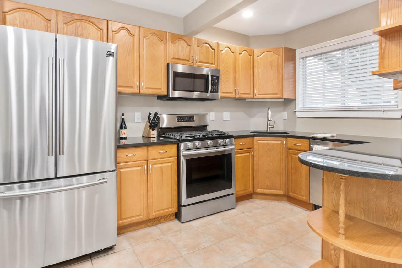 Family Friendly Minutes To Downtown, University & Hospital - thumb 4