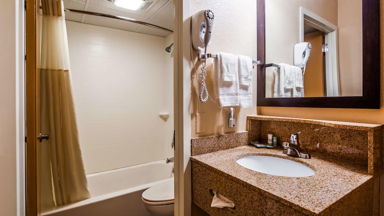 Best Western Cape Cod Hotel - thumb 12