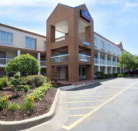 Howard Johnson by Wyndham Romulus Detroit Metro Airport - Students Accommodation