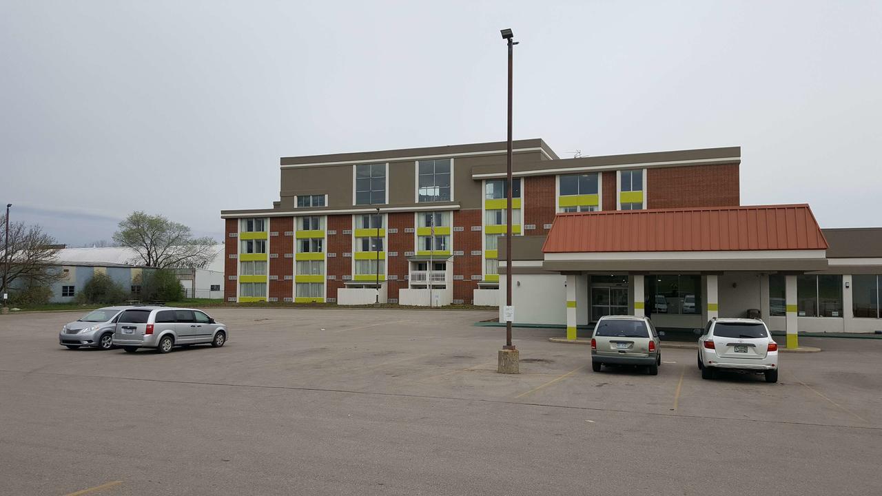 Days Inn & Suites By Wyndham Grand Rapids Near Downtown - thumb 0