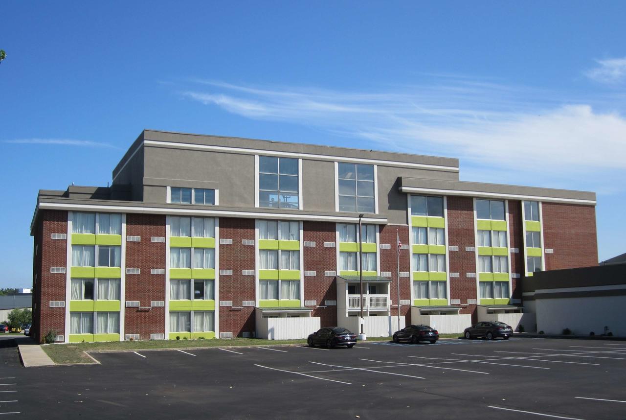Days Inn & Suites By Wyndham Grand Rapids Near Downtown - thumb 17