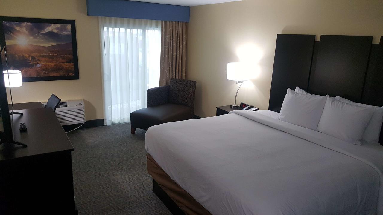 Days Inn & Suites By Wyndham Grand Rapids Near Downtown - thumb 6