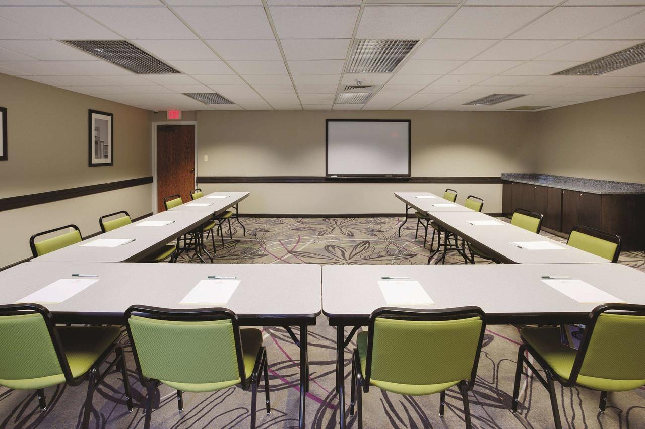 La Quinta By Wyndham Detroit Metro Airport - thumb 15