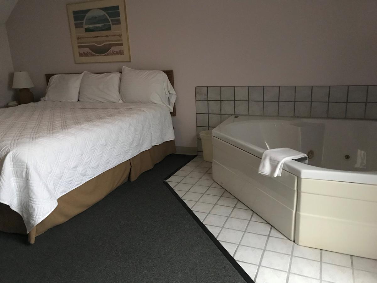 Traverse Bay Inn - thumb 16