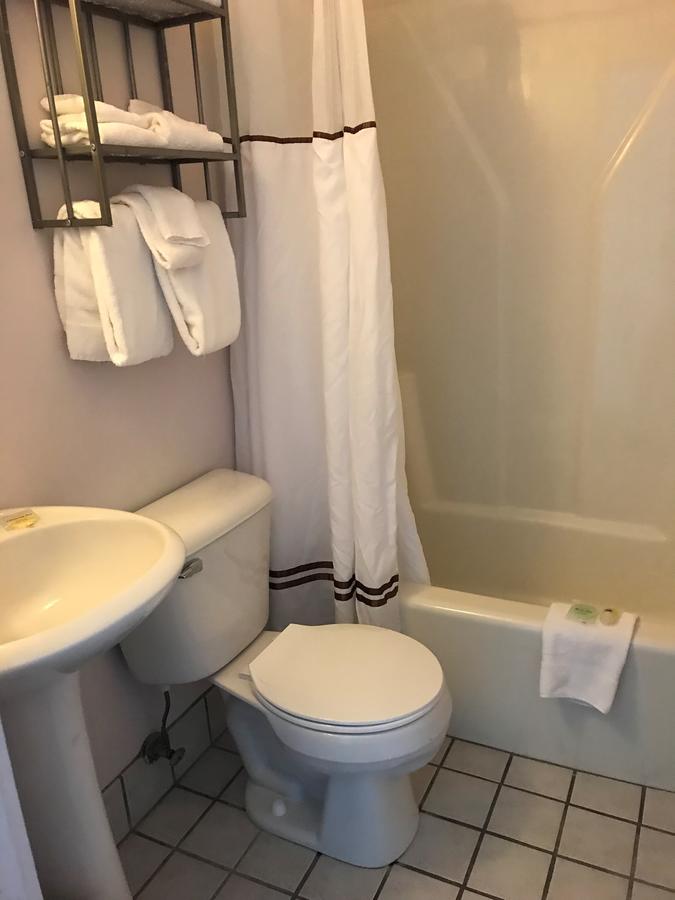 Traverse Bay Inn - thumb 10