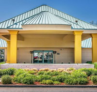 Quality Inn  Suites Banquet Center - Tourism Bookings