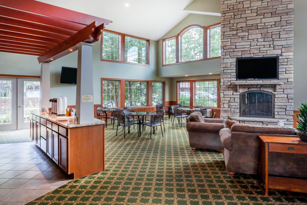 Howard Johnson By Wyndham Traverse City - thumb 2