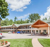 Howard Johnson by Wyndham Traverse City - Students Accommodation