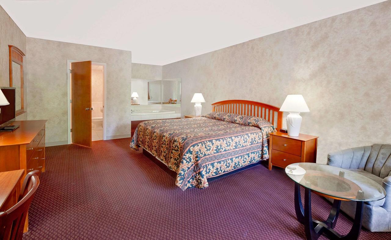 Knights Inn Traverse City - thumb 17