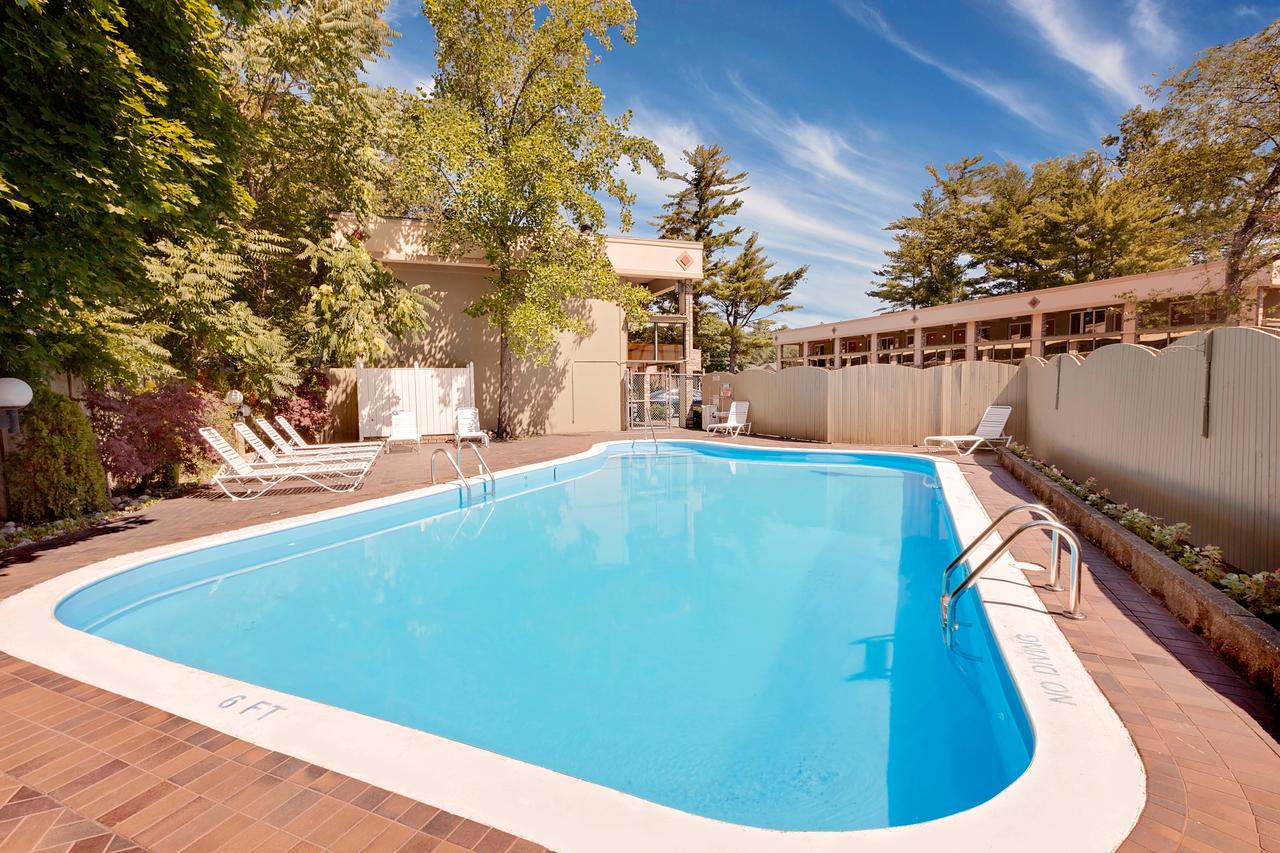 Knights Inn Traverse City - thumb 2