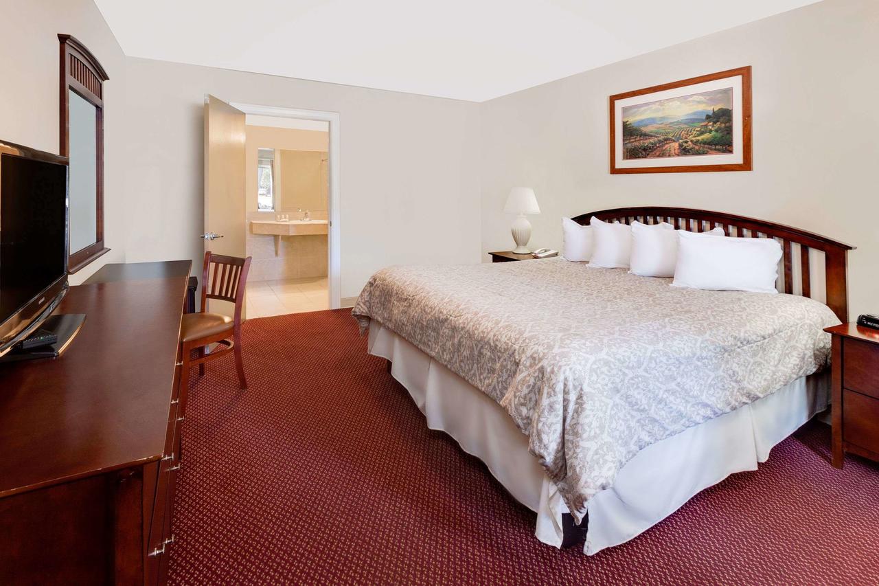 Knights Inn Traverse City - thumb 19