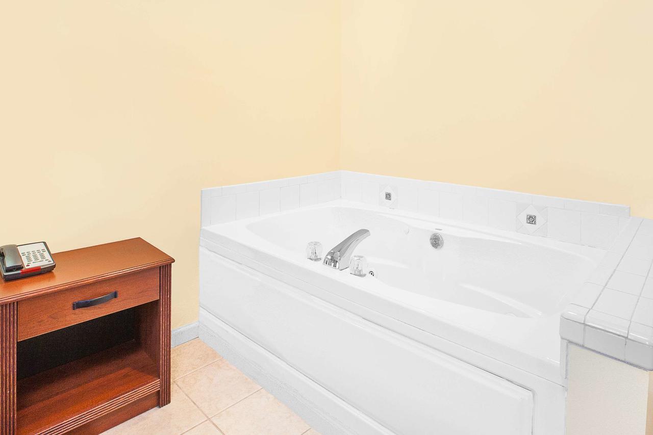 Knights Inn Kalamazoo - thumb 18