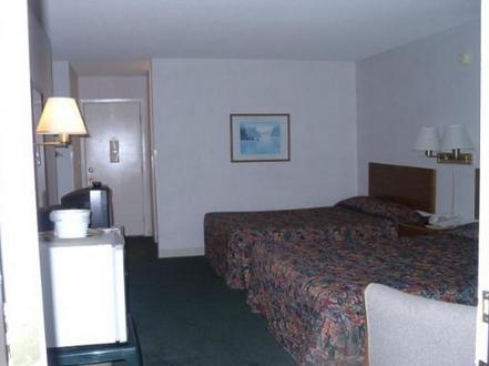 Waterfront Inn Mackinaw City - thumb 4