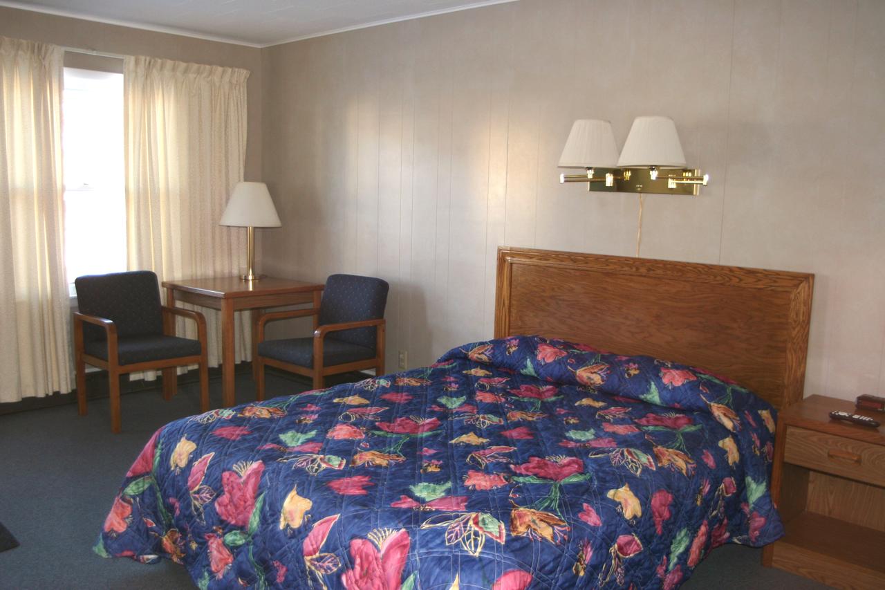 Bluffs Inn - thumb 1