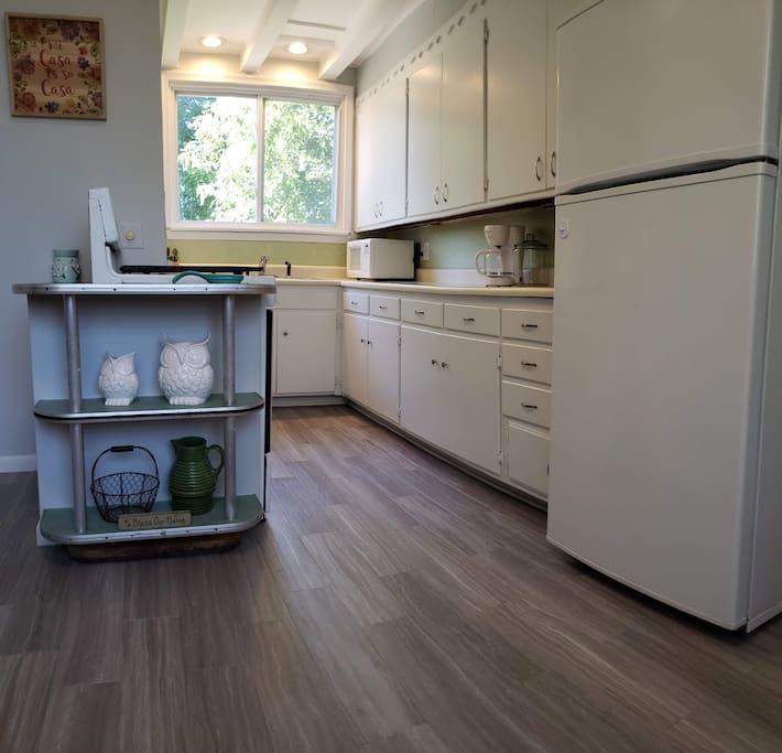 3 Bed APT Near Downtown-6 Guests - thumb 8