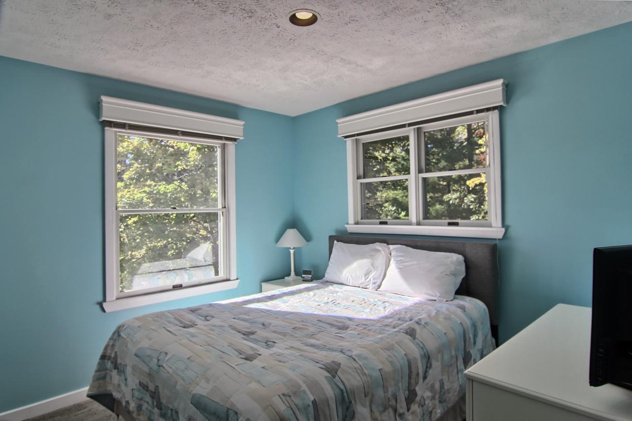 201 North Shore Inn - thumb 1