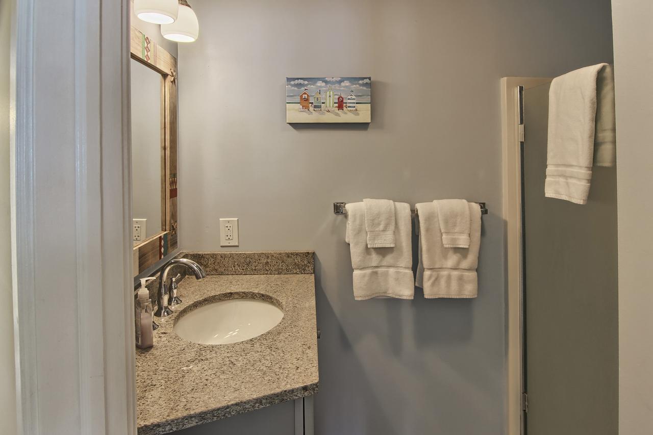 201 North Shore Inn - thumb 17