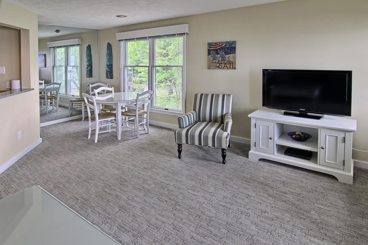 201 North Shore Inn - thumb 6