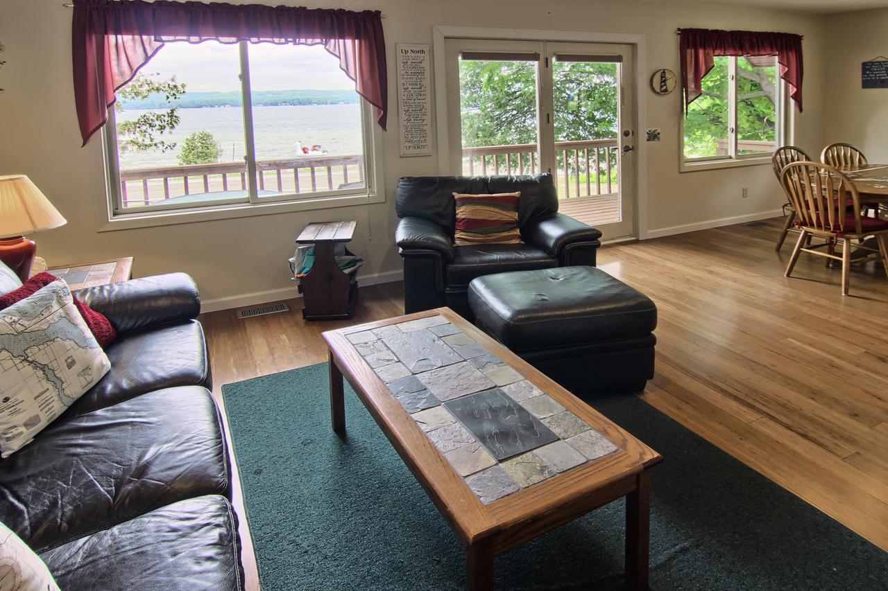 Lakeshore Cottage - thumb 14