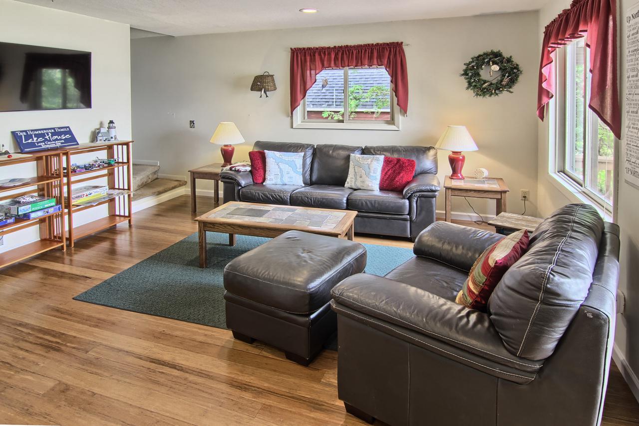 Lakeshore Cottage - thumb 0