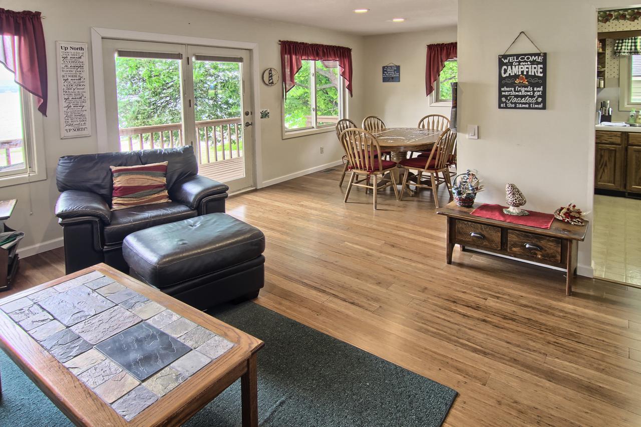 Lakeshore Cottage - thumb 4