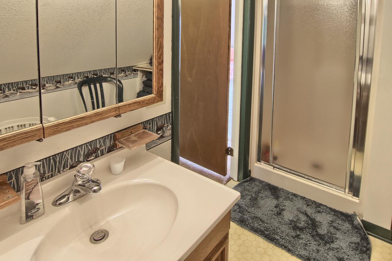 Lakeshore Cottage - thumb 13