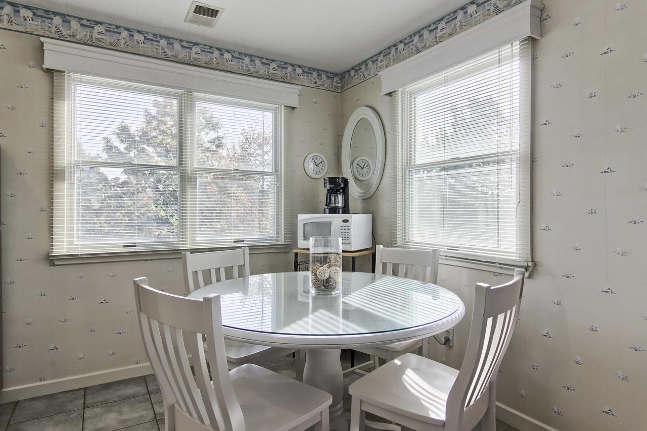 300 North Shore Inn - thumb 1