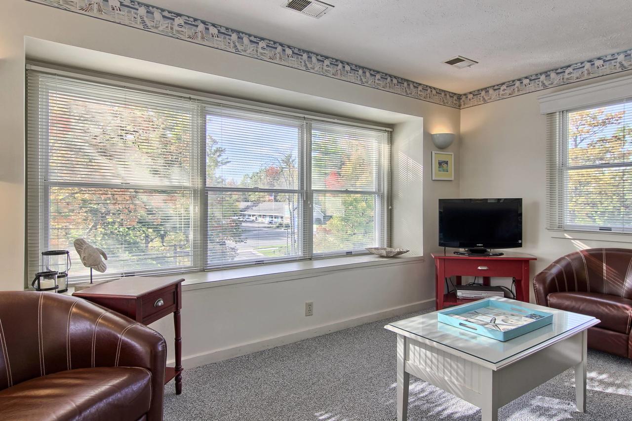 300 North Shore Inn - thumb 8