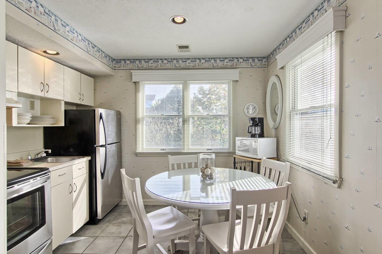 300 North Shore Inn - thumb 9