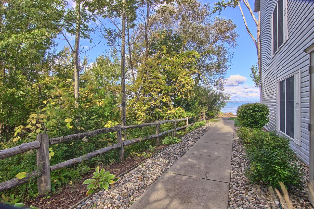 300 North Shore Inn - thumb 21