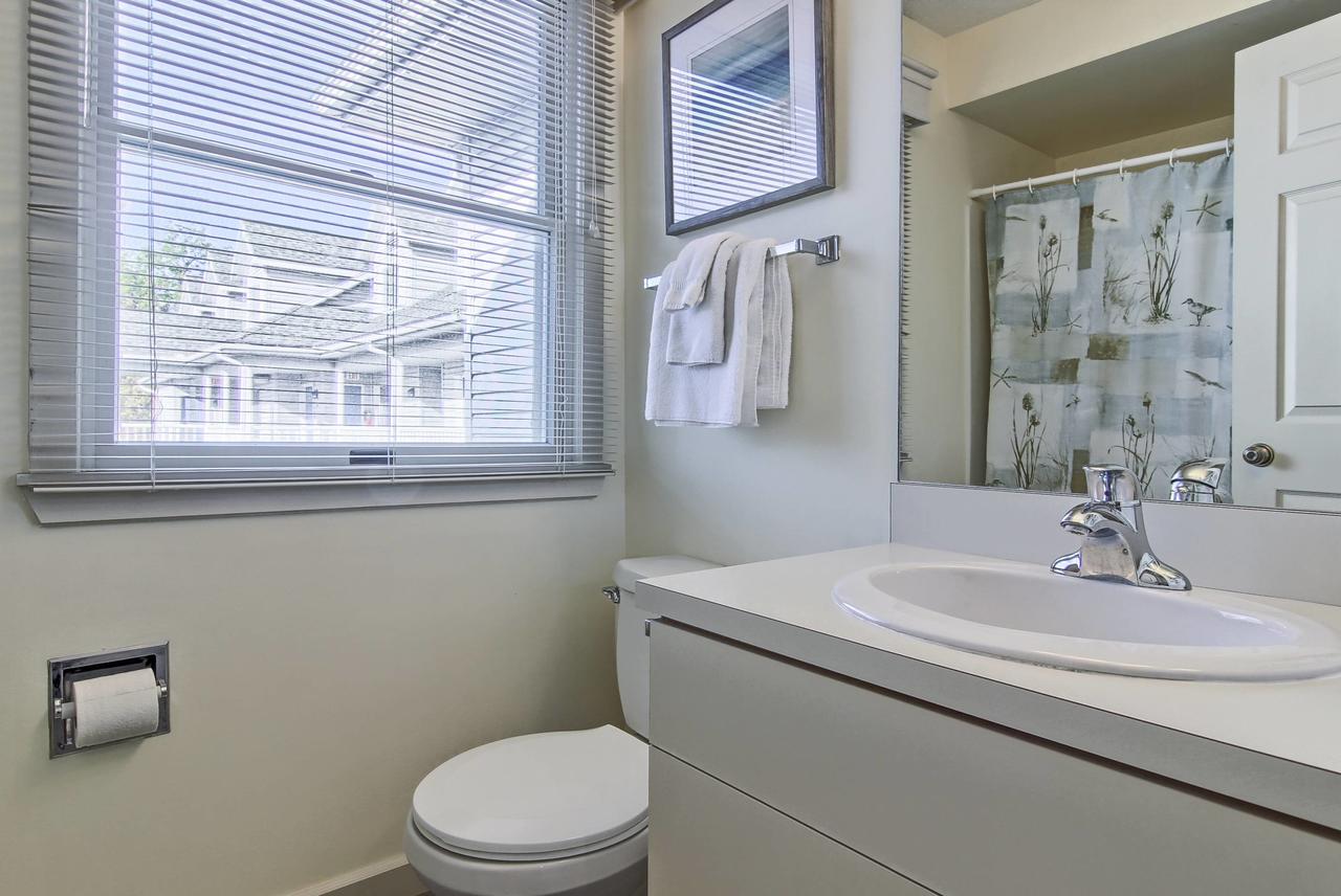 300 North Shore Inn - thumb 10