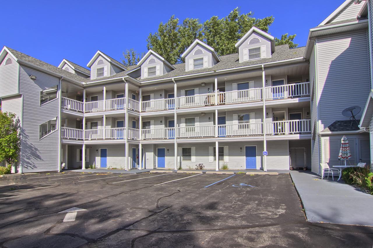 300 North Shore Inn - thumb 2