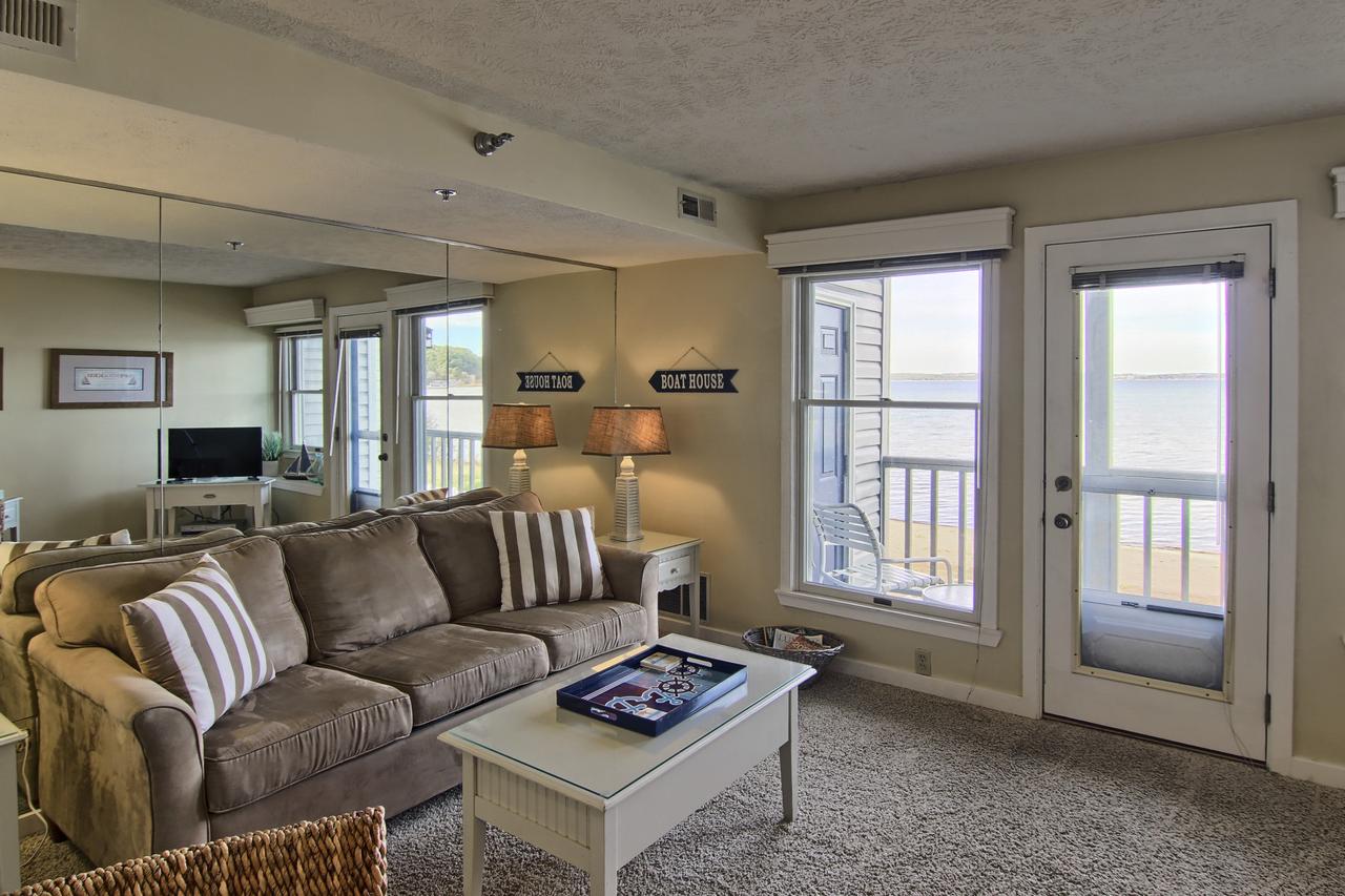 207 North Shore Inn - thumb 2