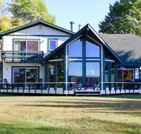 Spectacular Lake Views from 5 Bedroom Home - USA Accommodation