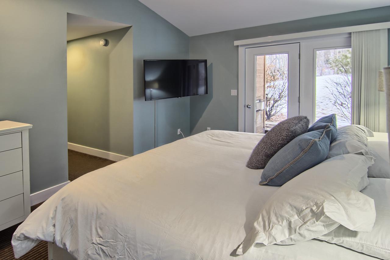 690 Disciples Village Condo - thumb 2