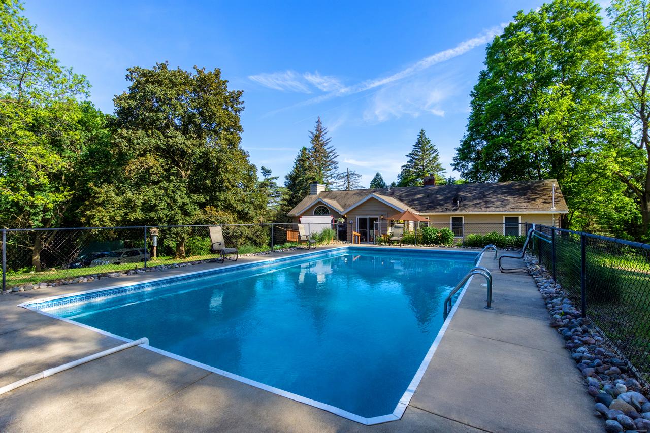 Relaxing Retreat In Lowell MI - thumb 4