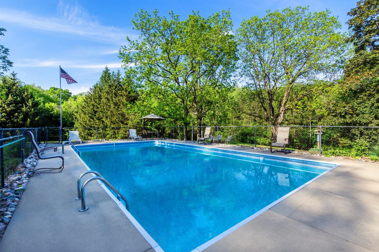 Relaxing Retreat In Lowell MI - thumb 0