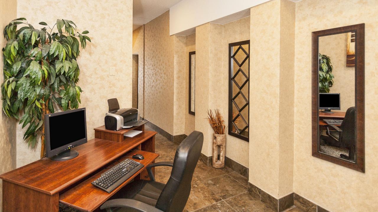 Days Inn By Wyndham Duluth Lakewalk - thumb 10