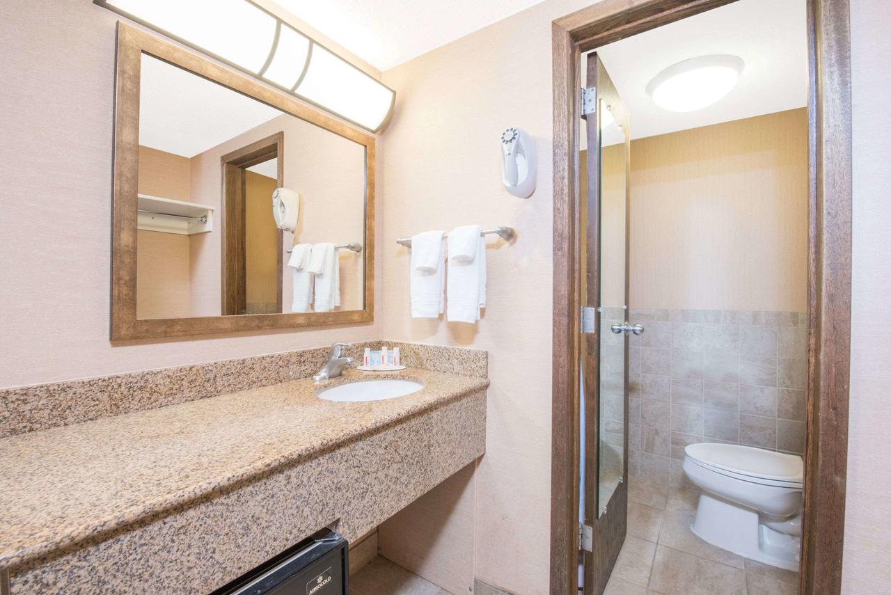 Days Inn By Wyndham Duluth Lakewalk - thumb 31