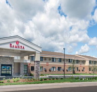 Ramada by Wyndham Minneapolis Golden Valley - Hotels Santiago