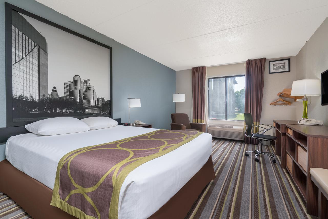 Super 8 By Wyndham Bloomington/Airport - thumb 3