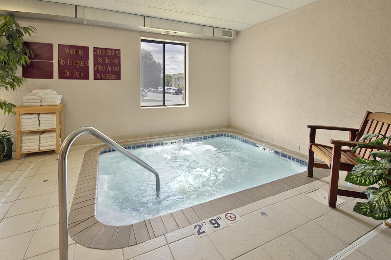 Super 8 By Wyndham Bloomington/Airport - thumb 17