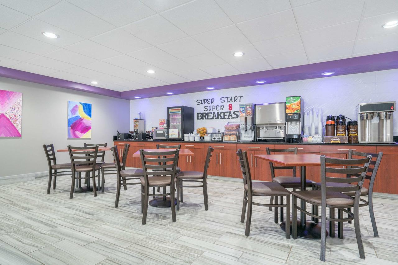 Super 8 By Wyndham Bloomington/Airport - thumb 27