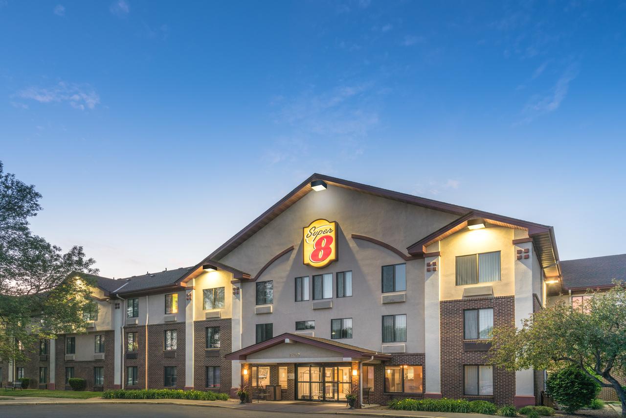Super 8 By Wyndham Bloomington/Airport - thumb 6
