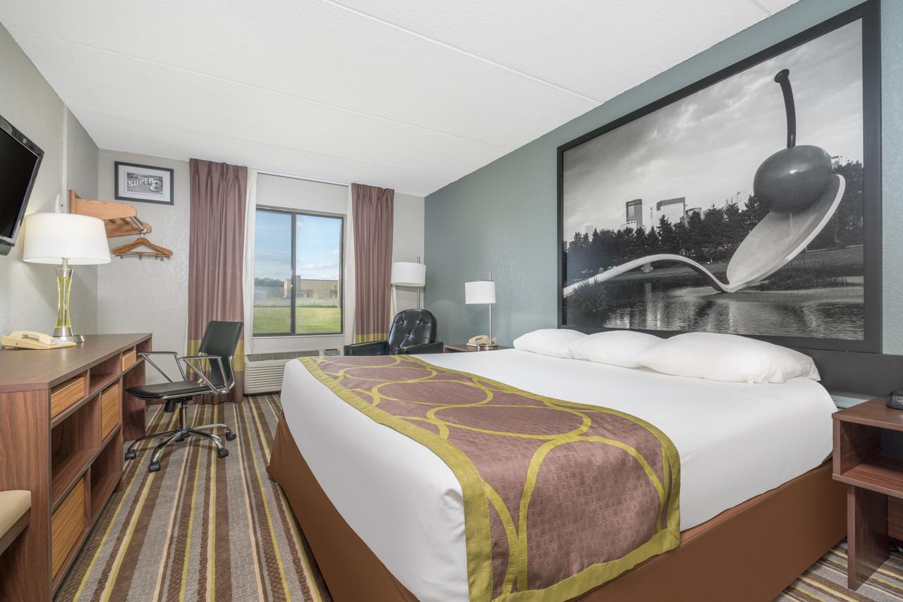 Super 8 By Wyndham Bloomington/Airport - thumb 4