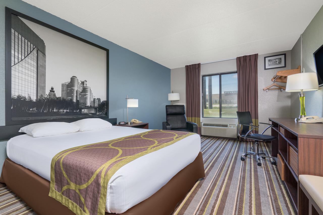 Super 8 By Wyndham Bloomington/Airport - thumb 2