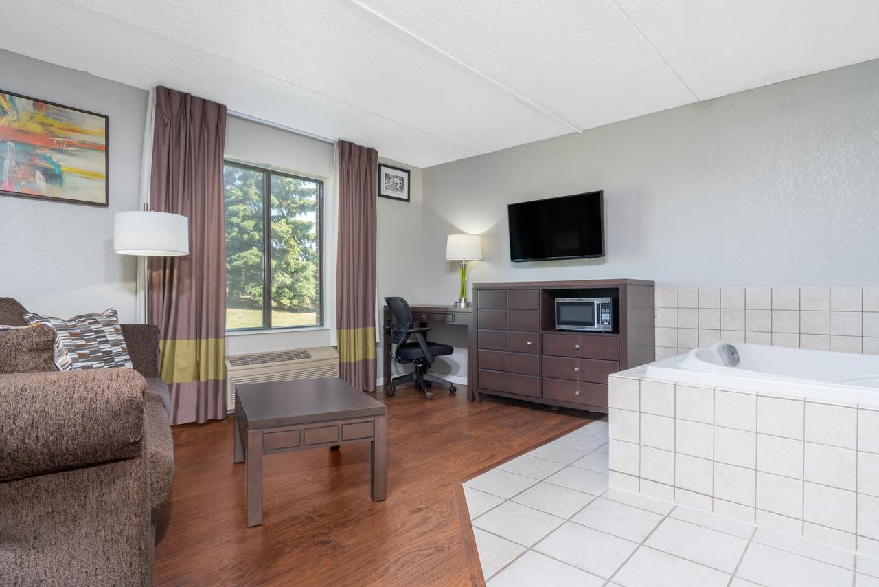 Super 8 By Wyndham Bloomington/Airport - thumb 13