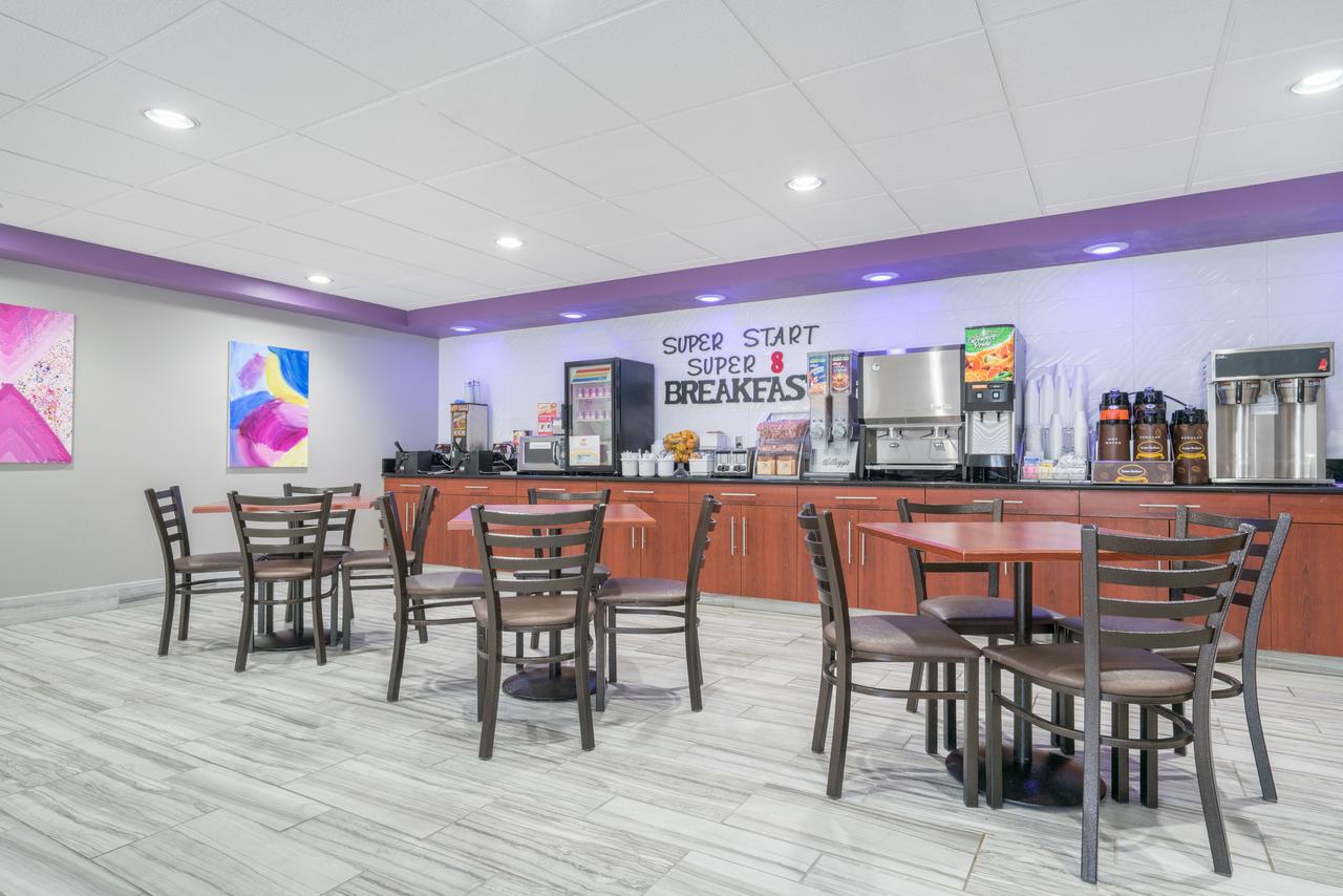Super 8 By Wyndham Bloomington/Airport - thumb 7