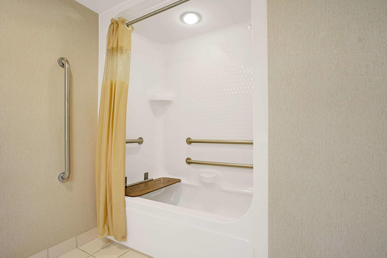 Days Inn By Wyndham Eagan Minnesota Near Mall Of America - thumb 26