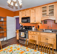 J15U Heart of Uptown 3 Bedroom 1 Bathroom Sleeps 6 to 10 - Tourism Bookings